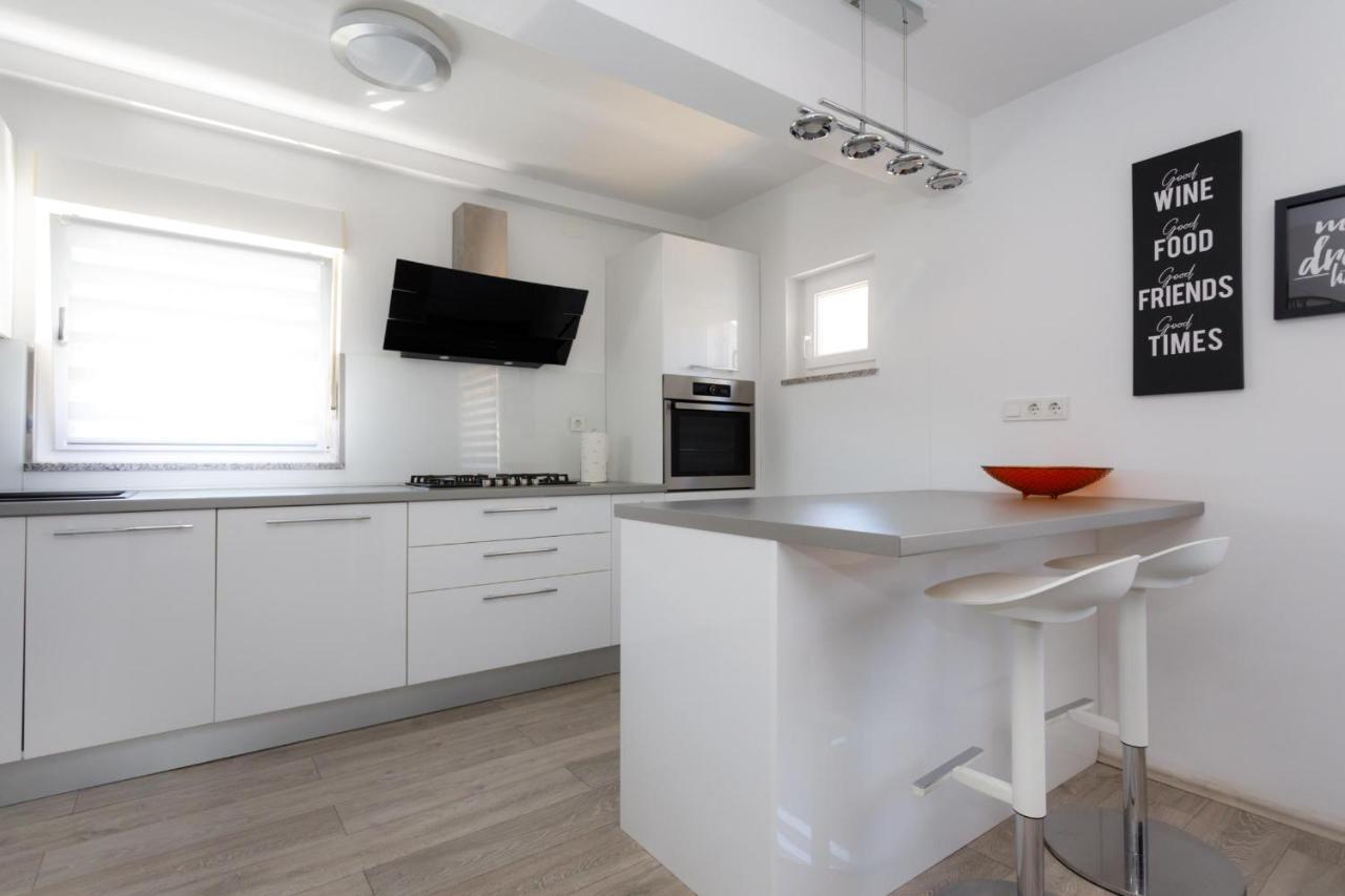 Apartman Laura Krk Town Exterior photo
