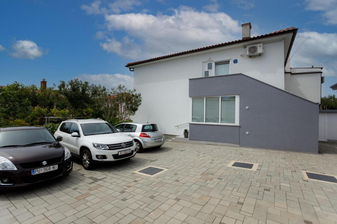 Apartman Laura Krk Town Exterior photo