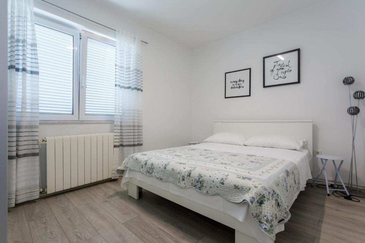 Apartman Laura Krk Town Exterior photo