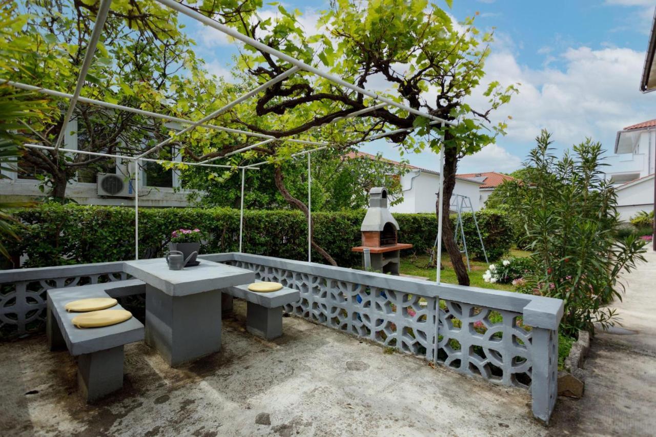 Apartman Laura Krk Town Exterior photo